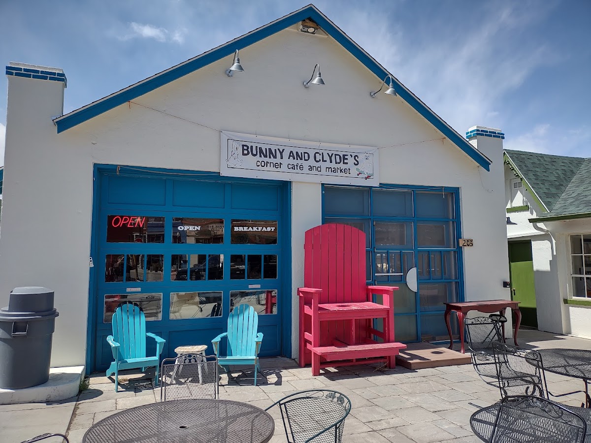 Bunny And Clyde's Corner Cafe And Market